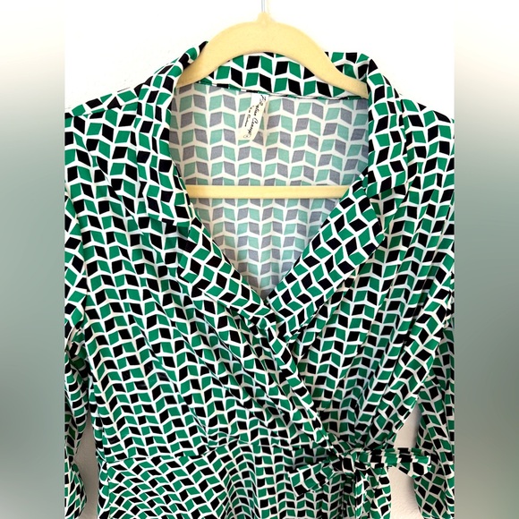 Waist knot Blouse - Picture 4 of 5